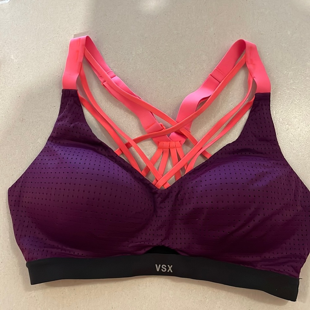 Victoria’s Secret sports bra size 34c